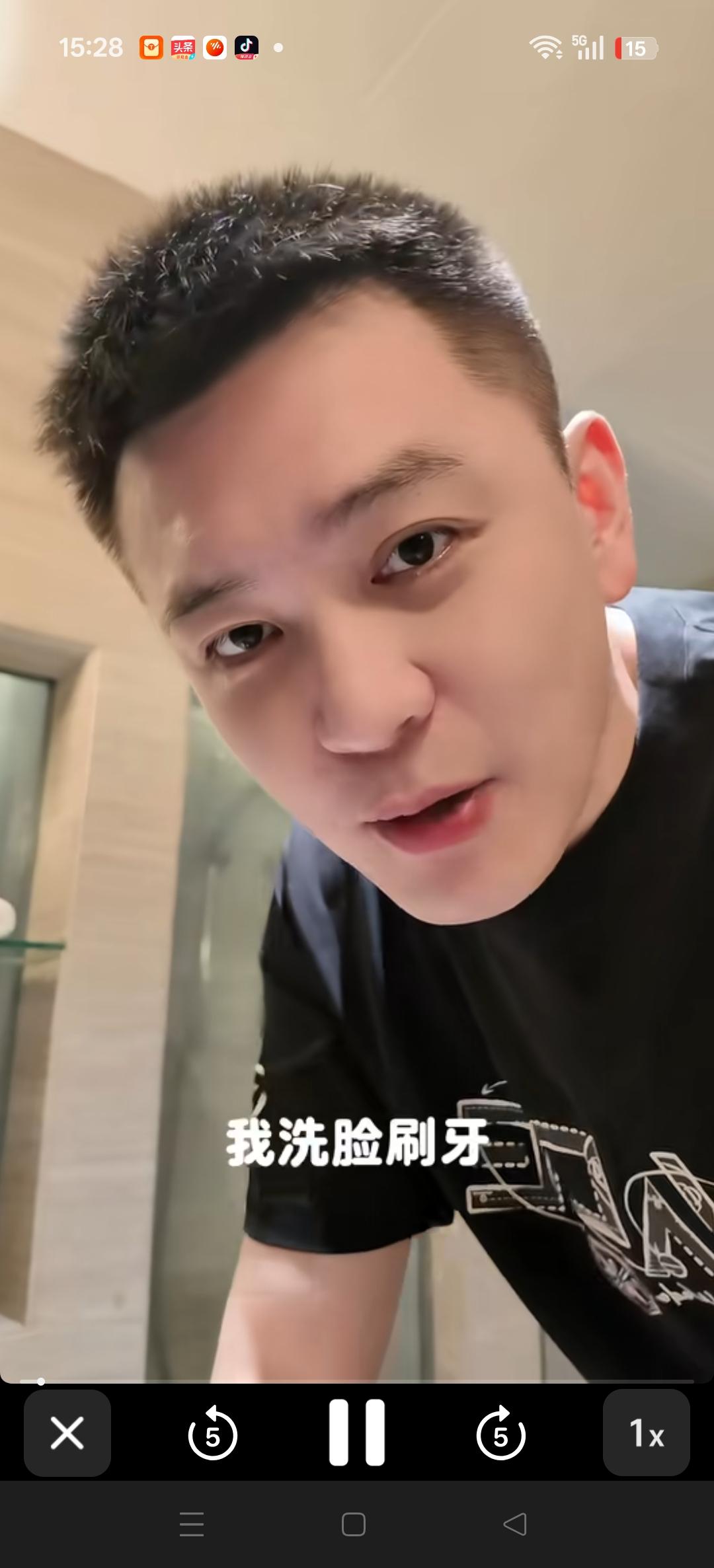 杨鸣指导已经帅的没有边了，别捯饬了。
杨鸣指导解锁新赛道，顶流解说，专业过硬，语