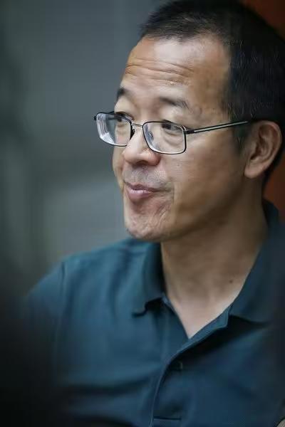 俞敏洪近日发表了一番令人深思的言论，他直言不讳地指出：“一个社会如果将溜须拍马视
