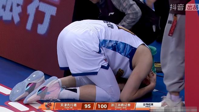 浙江浙商证券中锋胡金秋真是太让人揪心了！在近日浙江浙商证券客场挑战天津先行者的比