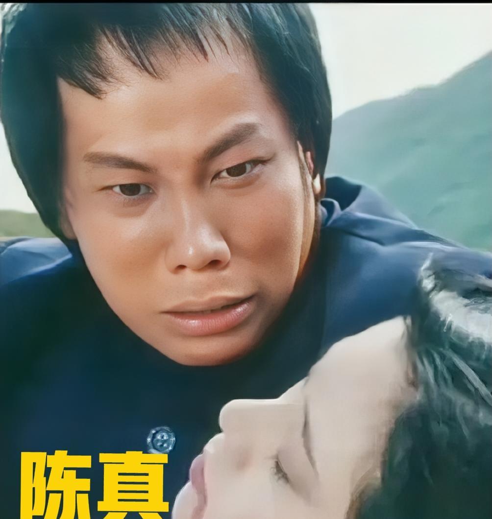 最高明的编剧，都写不出这种分手理由。
不是变心，不是误会。
是两副胸膛紧贴时，能