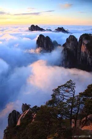 古人无数诗词描摹黄山仙韵，亲眼见到才明白文字都道不尽这份山水灵气，大自然的浪漫真