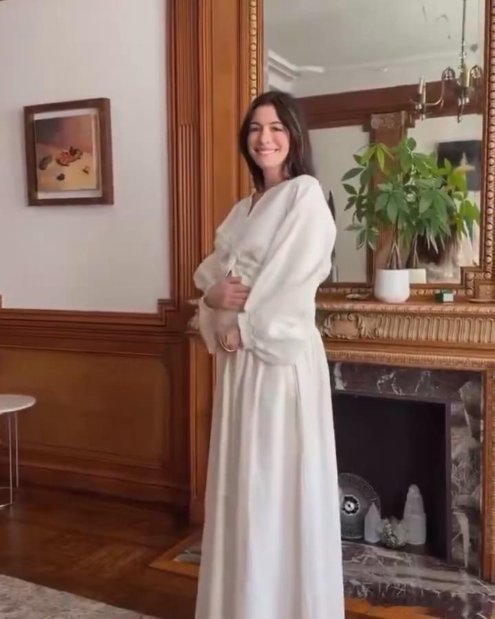 安妮海瑟薇怀三胎43岁安妮·海瑟薇官宣迎来三胎！欧美真是孕期大爆发呀，水果娜，芭