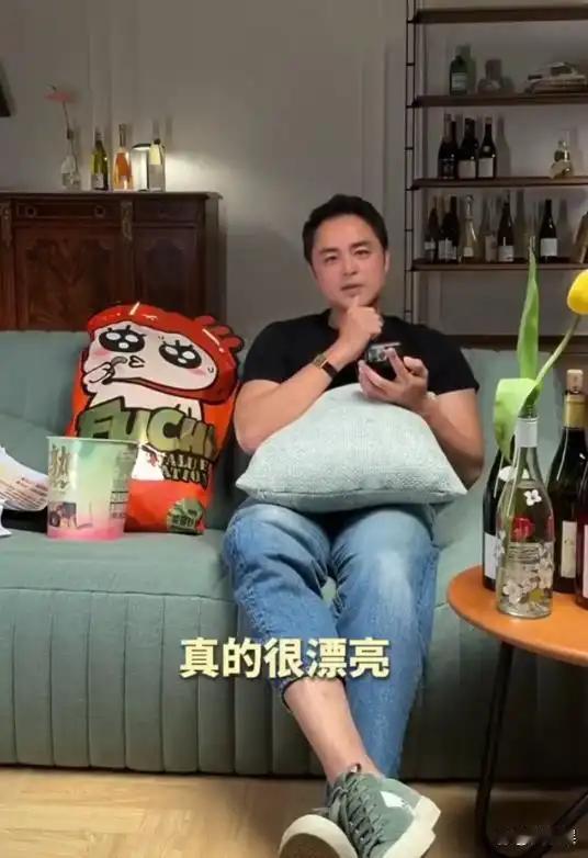 明道晒2岁女儿照片，称“女儿真的很漂亮”，网友：老父亲的骄傲藏不住了 