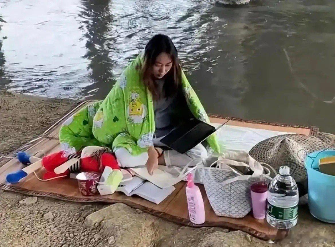 为什么街上的流浪汉大多都男的呢？难道就没有一位女性流浪汉吗？一位老警员跟我说，不
