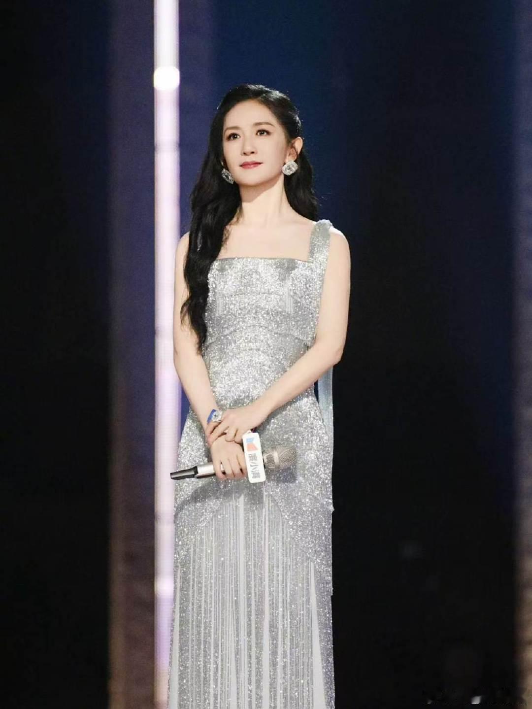 盘点那些谢娜主持过的舞台重庆动画电影周主持亮眼，从综艺到正式盛典，谢娜的主持履历