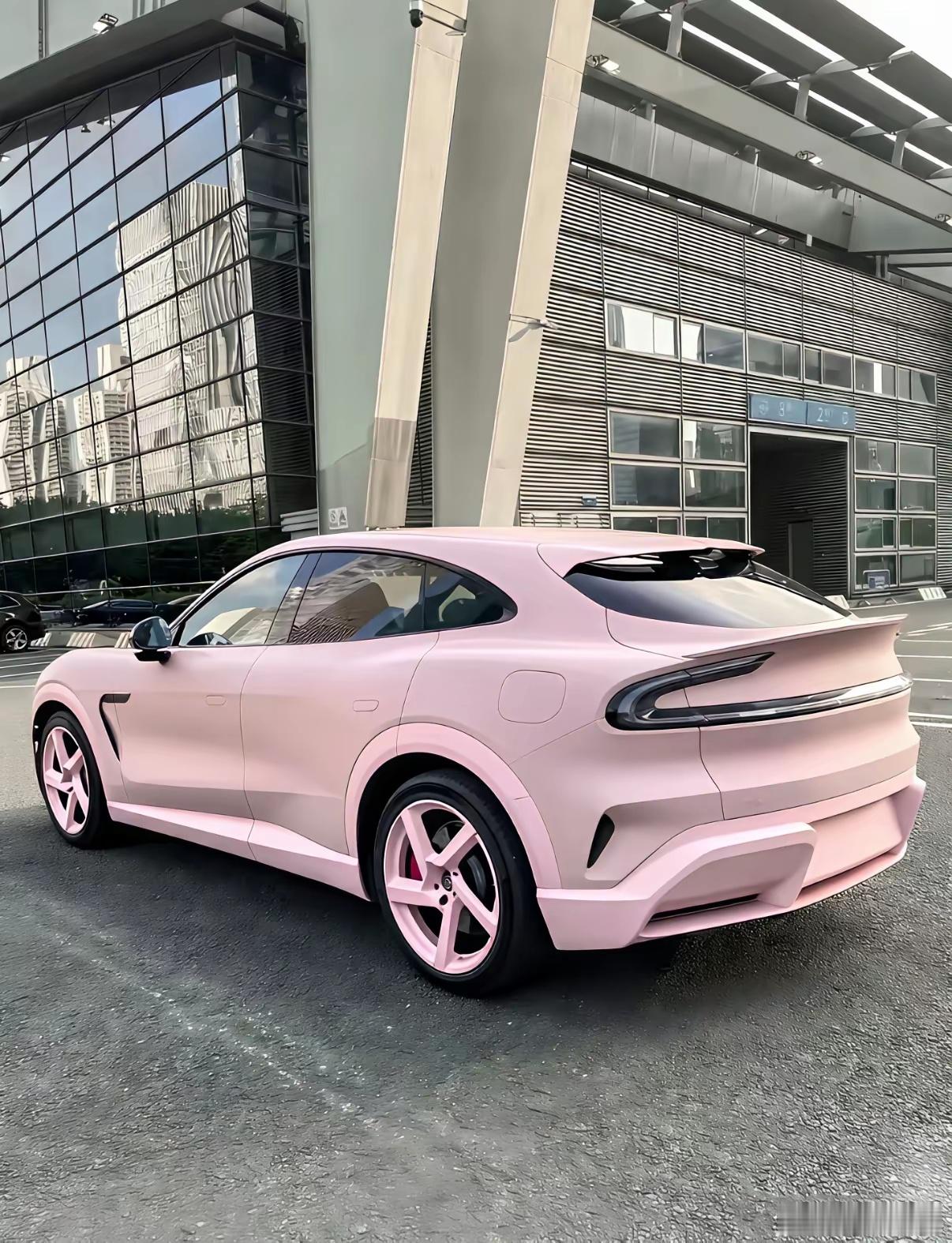 小米YU7这款配色，跟建模一样，还挺独特的小米汽车 ​​​