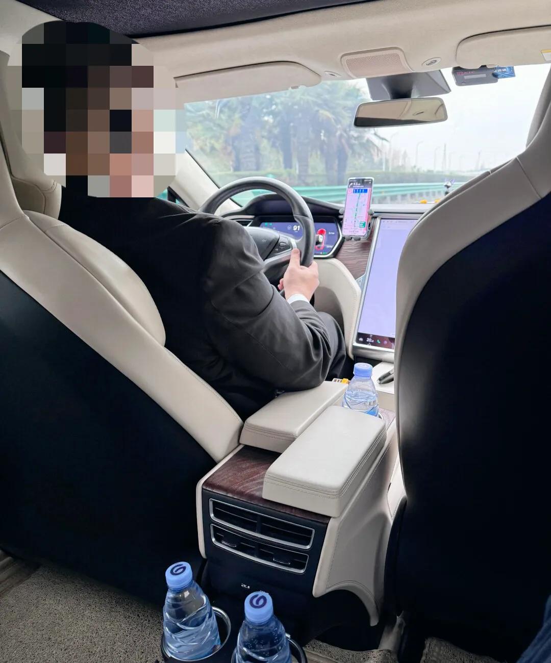 特斯拉Model S在电车中的驾乘体验属于什么水平？叫专车去机场，叫到了特斯拉M