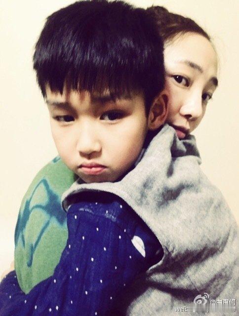 白百何儿子元宝18岁了❗️白百何第一次玩抱石攀岩要填紧急联系人时，元宝主动说妈妈