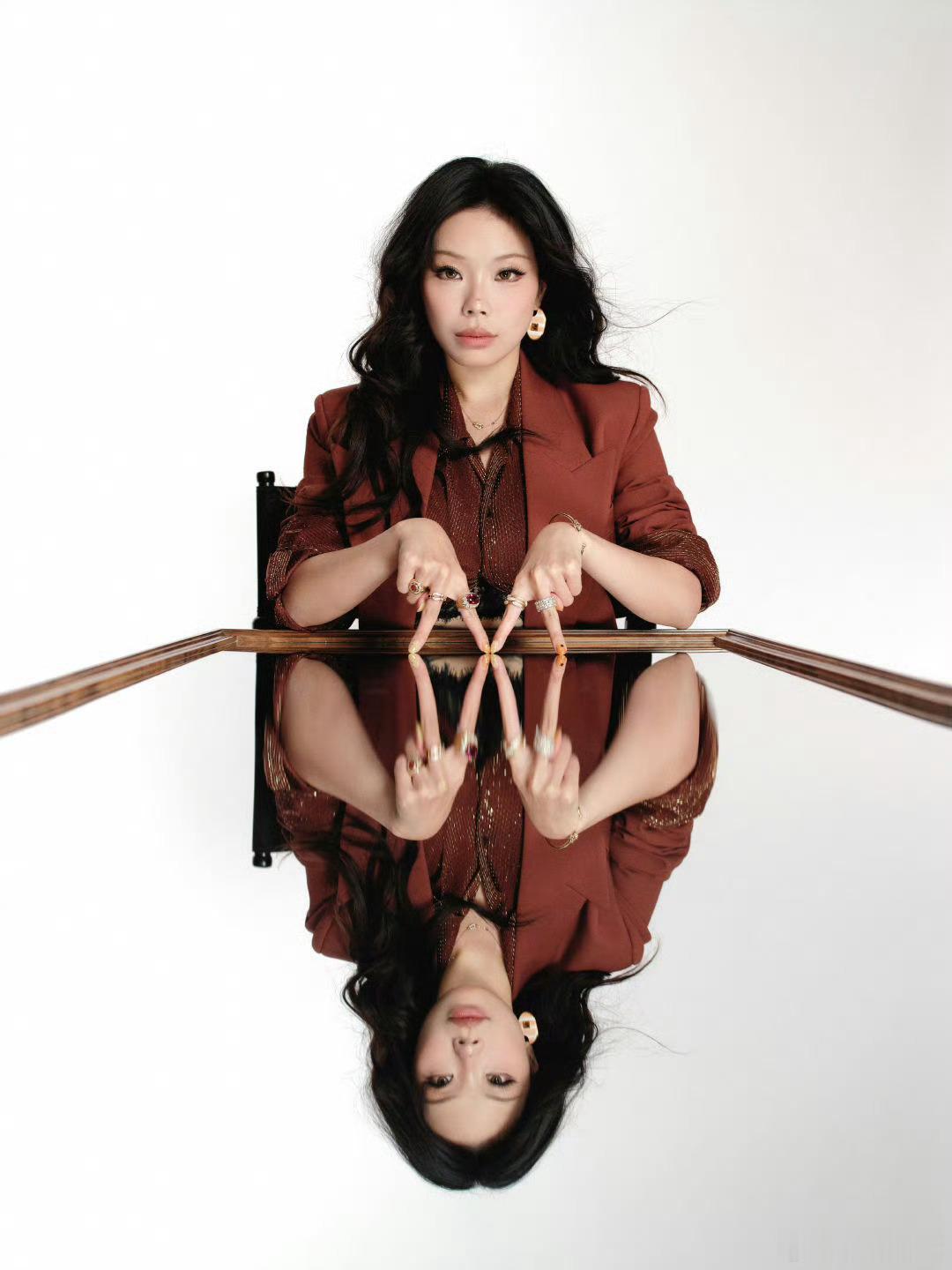 万妮达晋级顶住了所有人对女说唱歌手的偏见，用全开麦原创舞台证明，说唱同样拥有高级