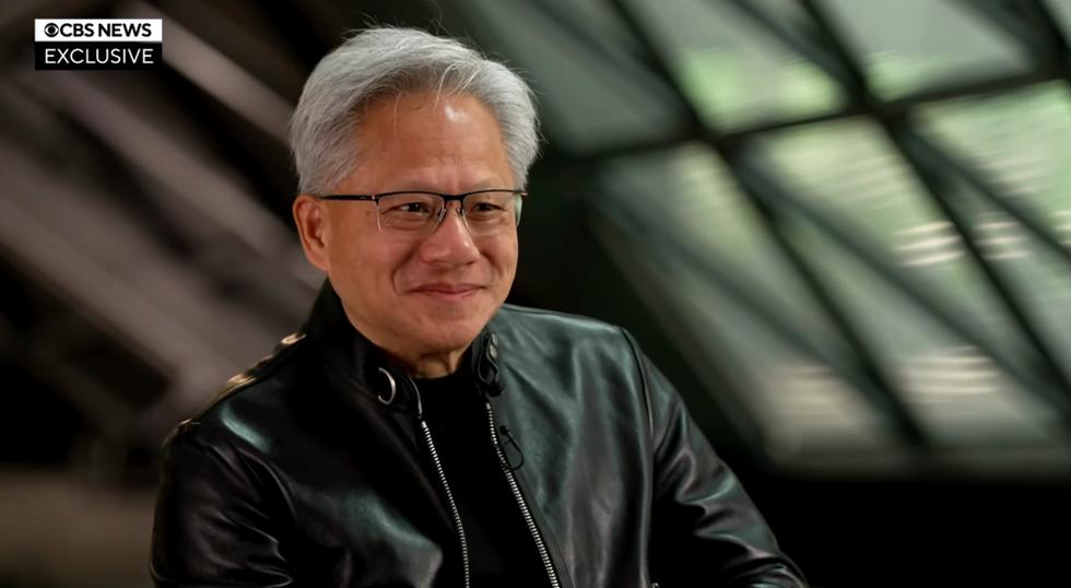 黄仁勋又接受采访表示：芯片封锁是愚蠢的，AI末日论也是烟雾弹！
黄仁勋9月20日