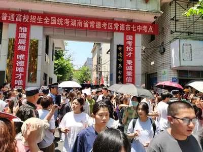世界上有高考的国家多吗？以下是豆包的答案：
1. 完全对标中国高考（一年1次全国