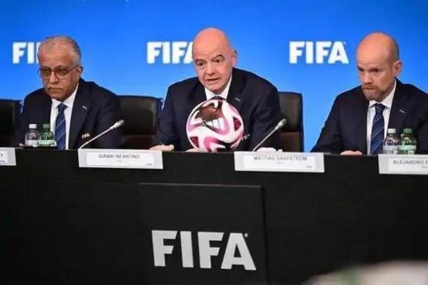 国际足联：6000万美元就6000万美元吧！签合同。央视：我说的是6000万人民