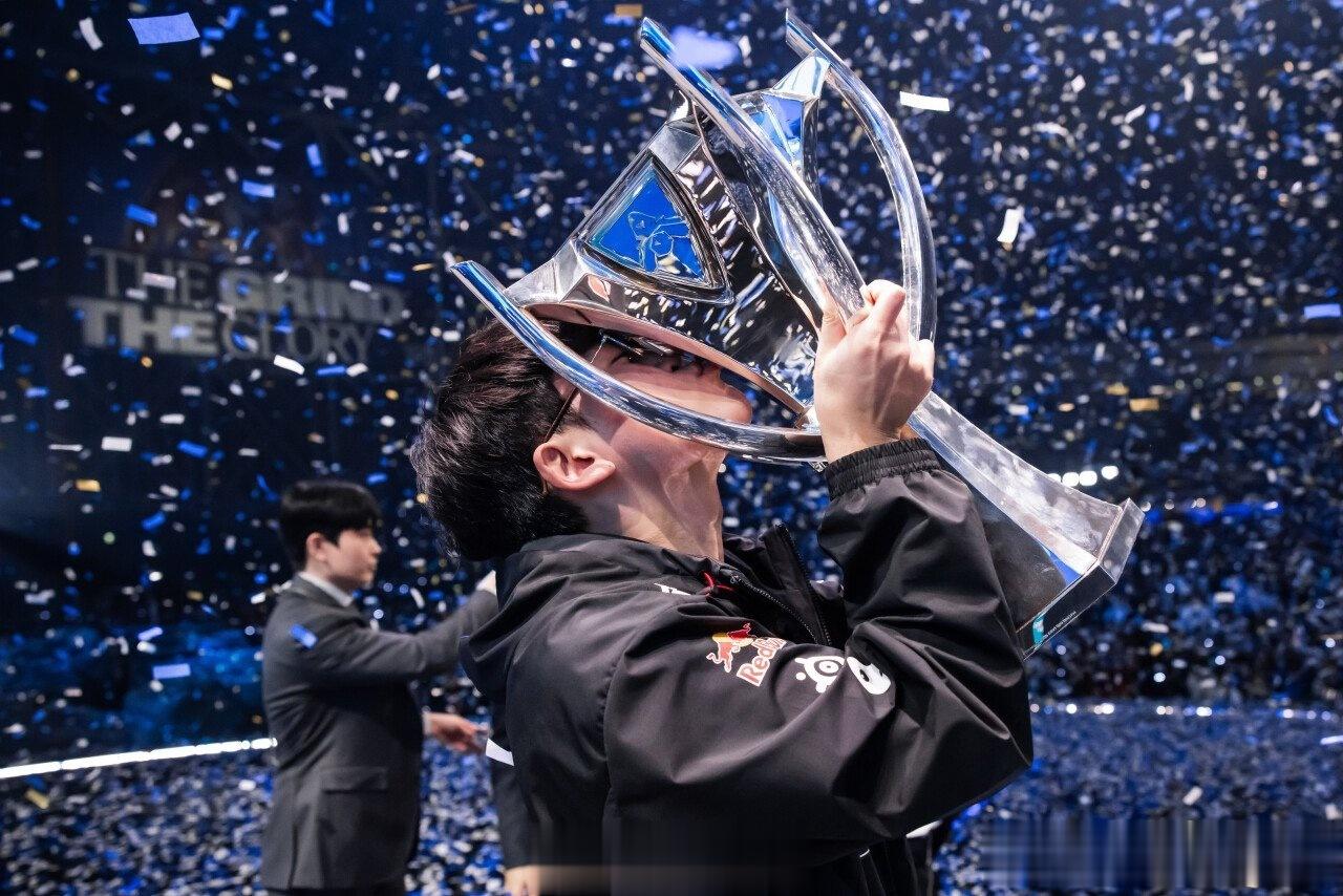 #gumayusi发博庆祝夺冠#gumayusi发博庆祝夺冠 ​​​