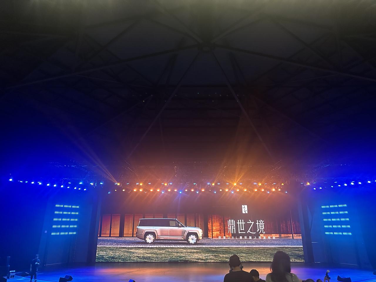 太鼎啦，售价128万元起，比亚迪仰望U8L鼎世版正式上市！
仰望U8L鼎世版，从