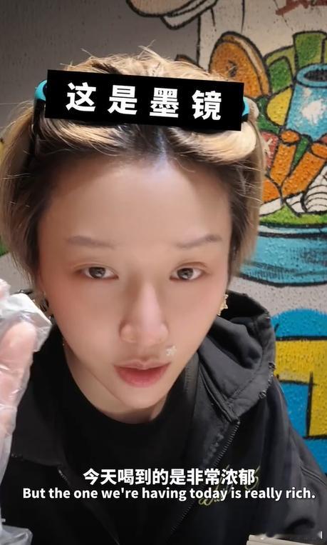 刘雨昕武汉寻味记这波武汉美食打卡也太绝了，热干面裹着醇厚麻酱超够味，慢炖排骨藕汤