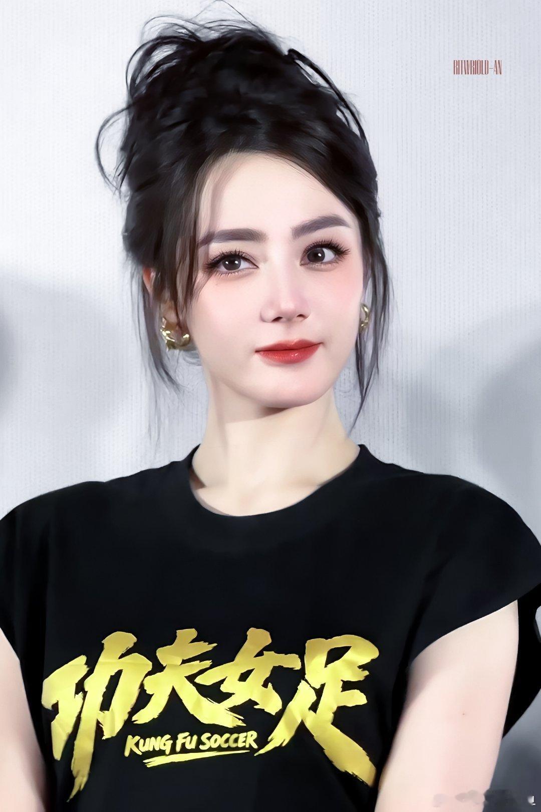 迪丽热巴张艺兴还原了黄金四秒迪丽热巴 