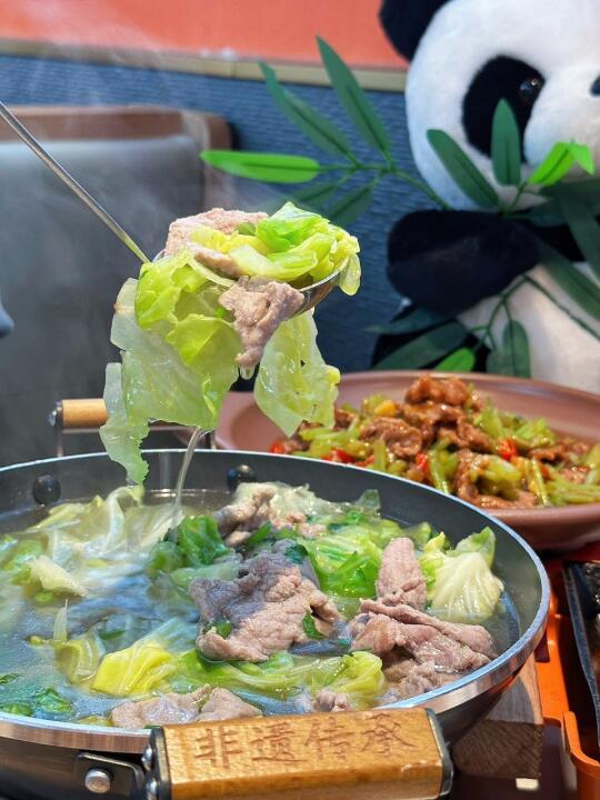 啊啊啊啊排队一小时也要吃的跷脚牛肉！