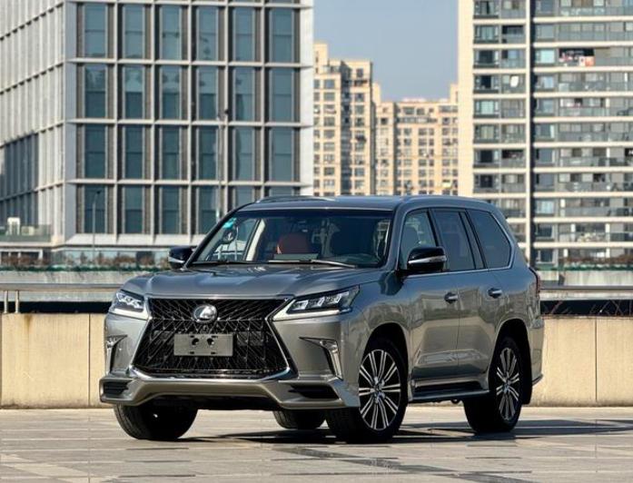 二手雷克萨斯LX不是越新越好，也不是越便宜越香。其实买二手LX的人根本不是为了面