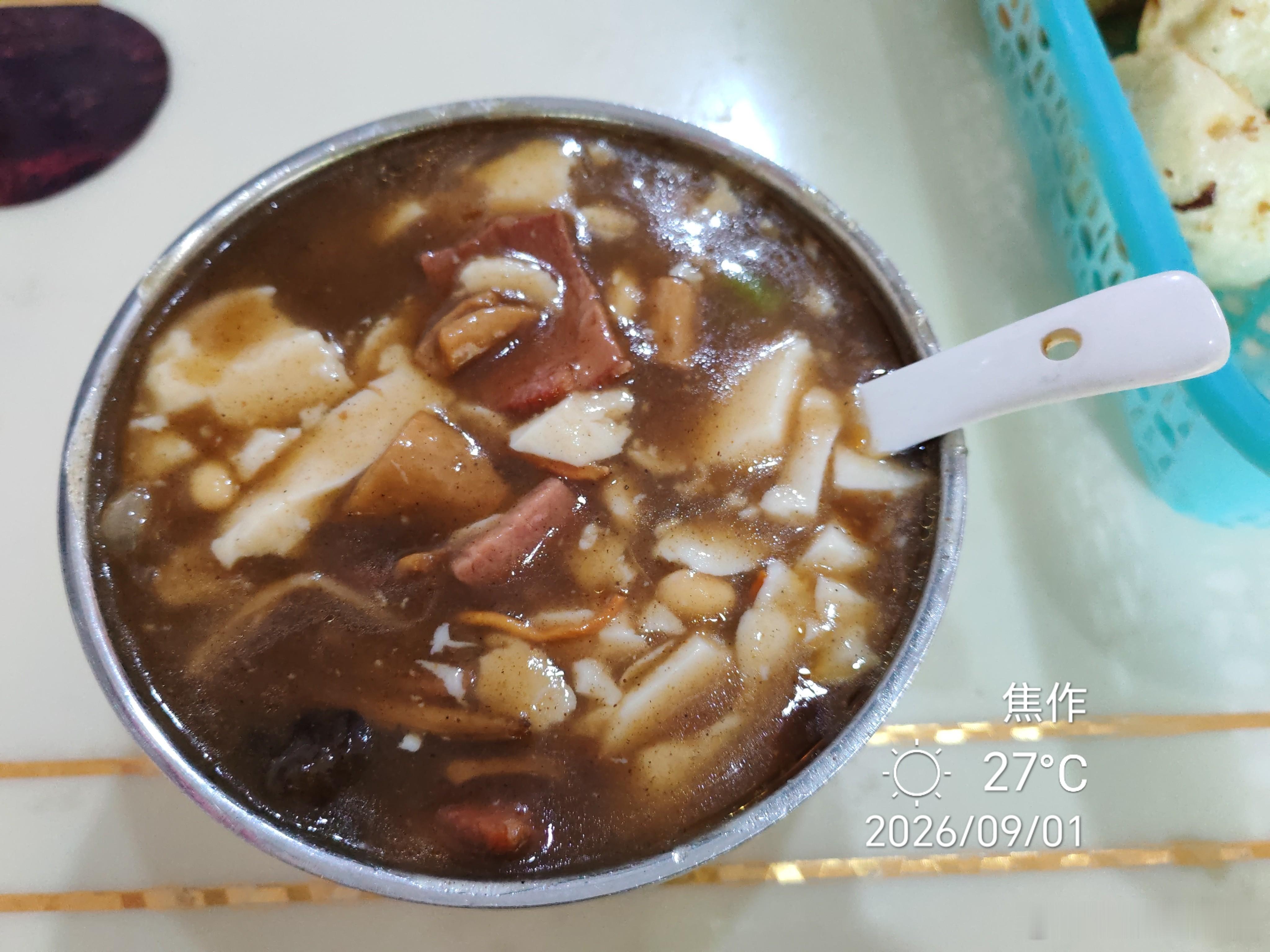 你们那还有一块钱的茶叶蛋和油条吗？5块钱的胡辣汤，好几块大块牛肉，比昨天中午12
