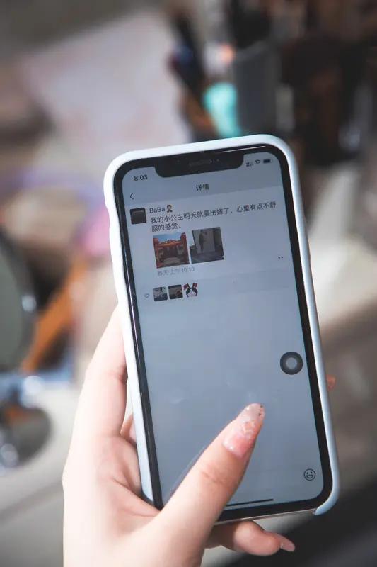 一个人开始常发朋友圈，背后可能藏着很多心思。
年轻人常发朋友圈，是在捕捉细碎美好