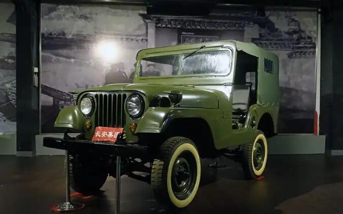 众所周知，中国第一辆汽车是长春一汽制造的“解放”牌载货汽车。你知道中国第一辆越野