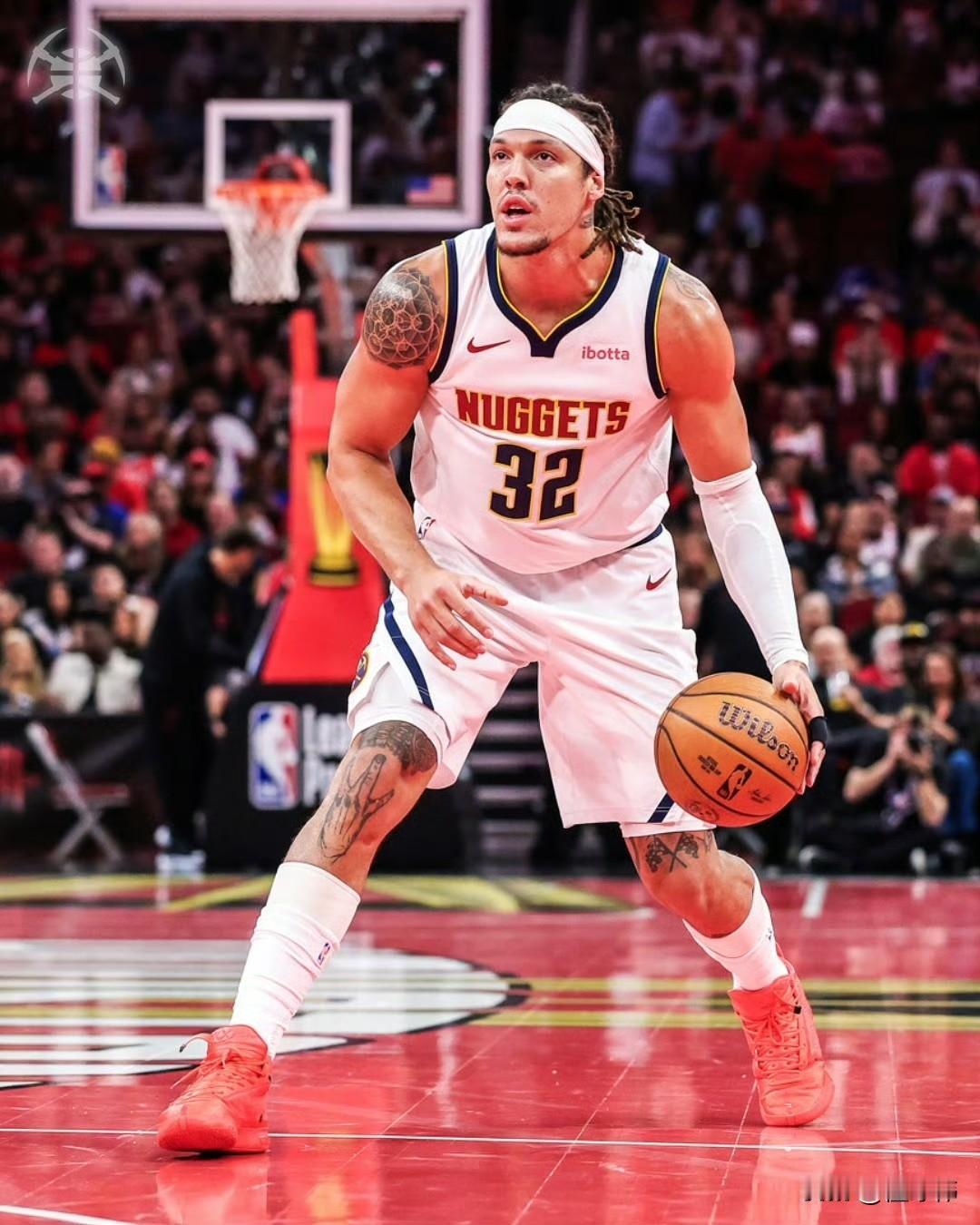 又一个球员受伤！阿龙戈登遭遇右腿筋二级拉伤，将至少缺席4-6周时间！

穆雷谈戈