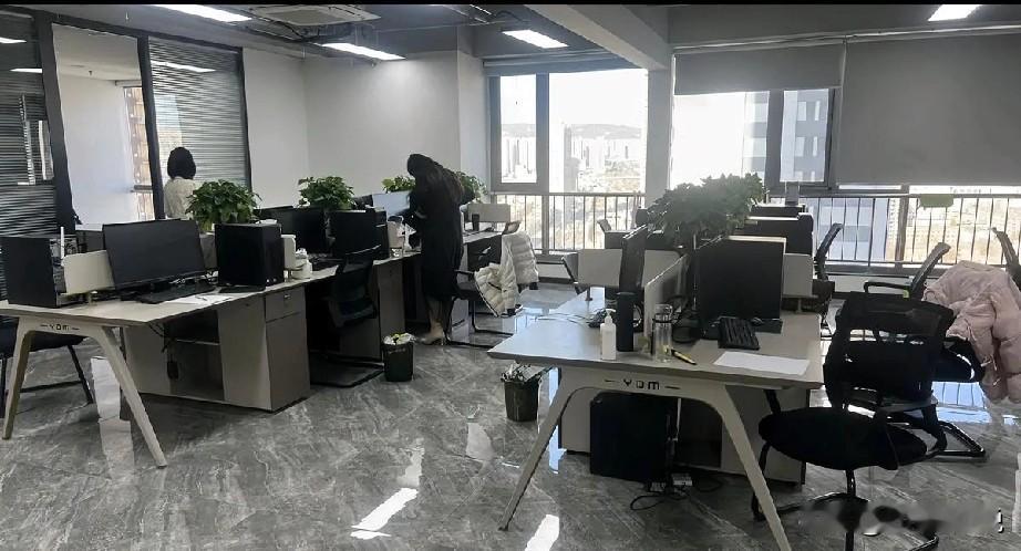 很多老实人，是让人一眼就可以看出来的[谢谢]做了一个新人的试用期评估面谈，当我看