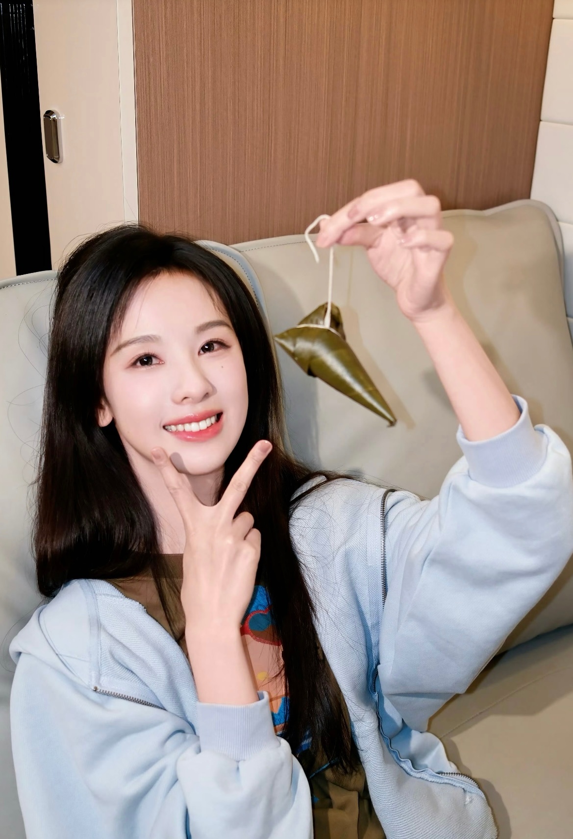 陈都灵北京专场演出获批！！[拜托]是生日会吗不知道嘟嘟会是什么样的穿搭诶支持淡蓝