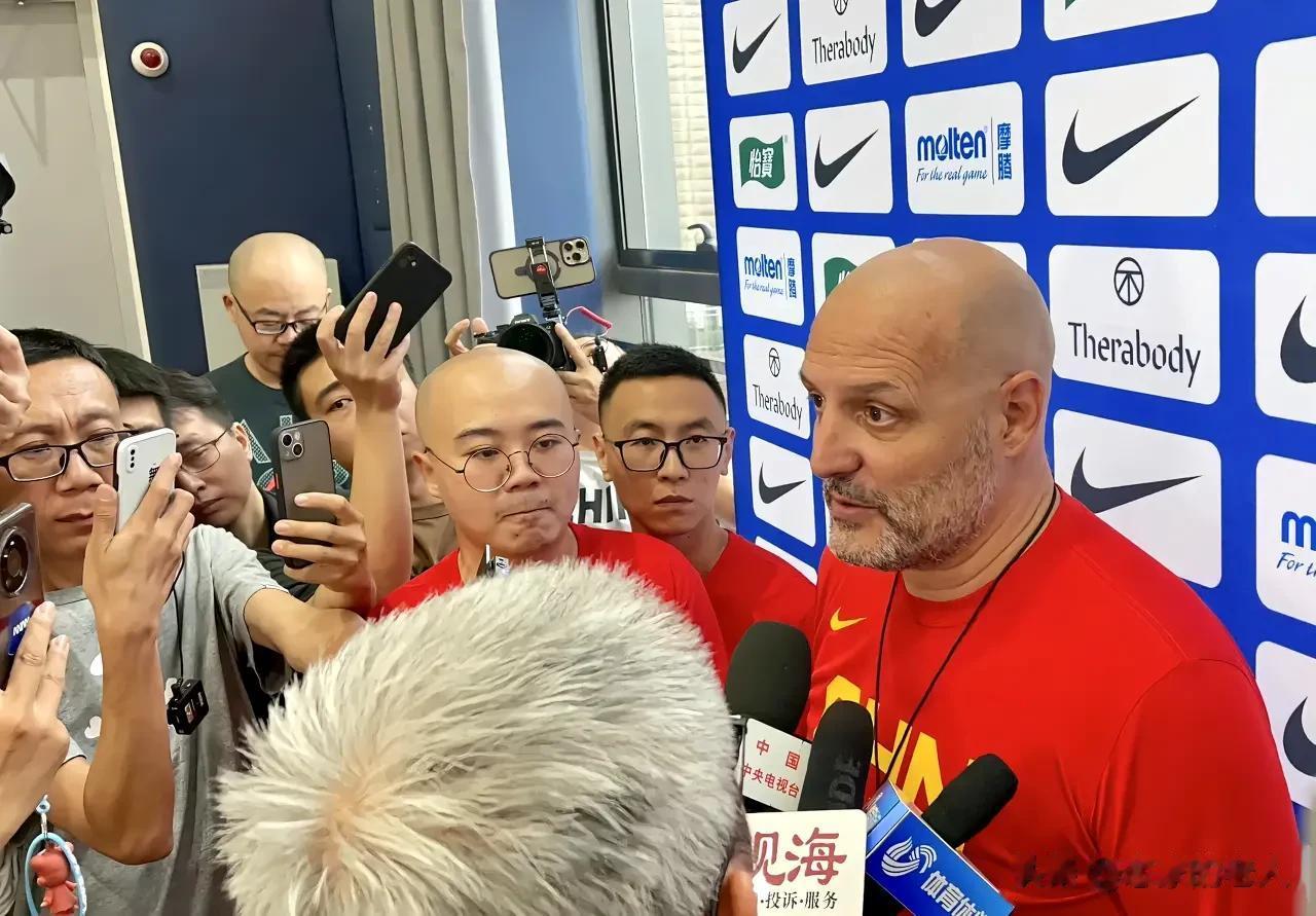 男篮以63：105塞尔维亚，乔帅破例对双核，一满意，一不满意

满意，巨星级表现