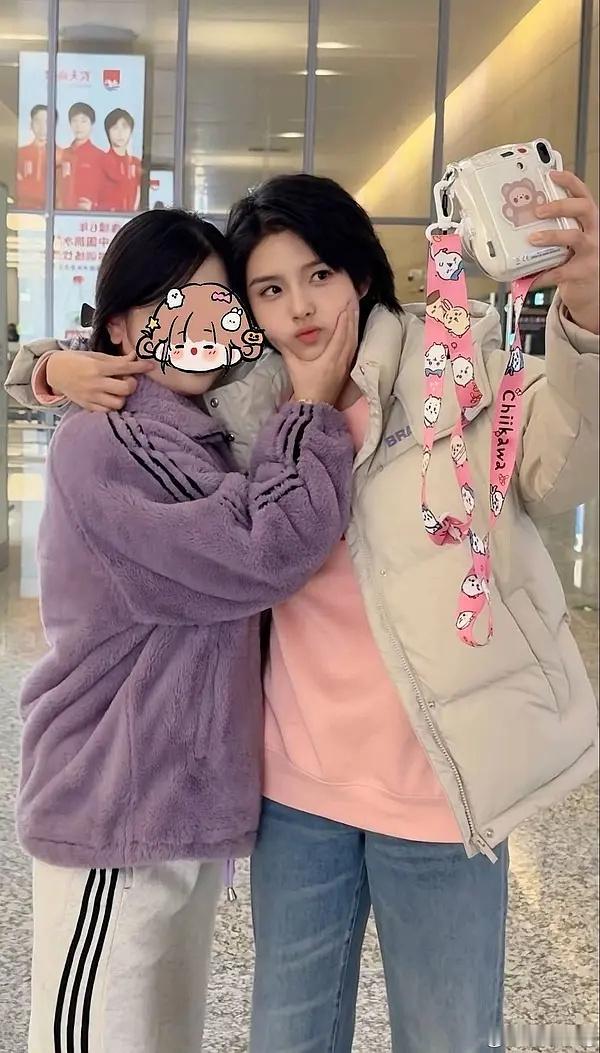 看了艾米粉的控诉，感觉艾米已经把这个粉丝当成朋友了吧，年纪小没经验，不会处理这种