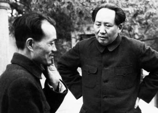 毛泽东身边的政治秘书胡乔木，追随领袖二十五年，被誉为中央一支笔，影响深远吗？
