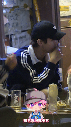 狗仔说何与牙齿被烟熏黄了狗仔称何与牙齿被烟熏黄了针对狗仔这番说法，目前只是单方面