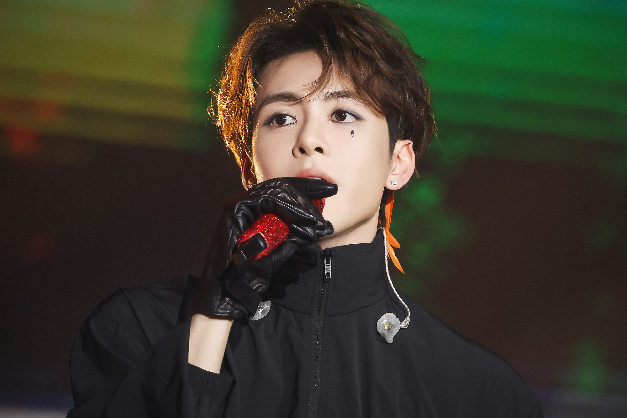 曾舜晞这颗泪钻滴我心里了[泪]美窒息了谁懂[苦涩] ​​​