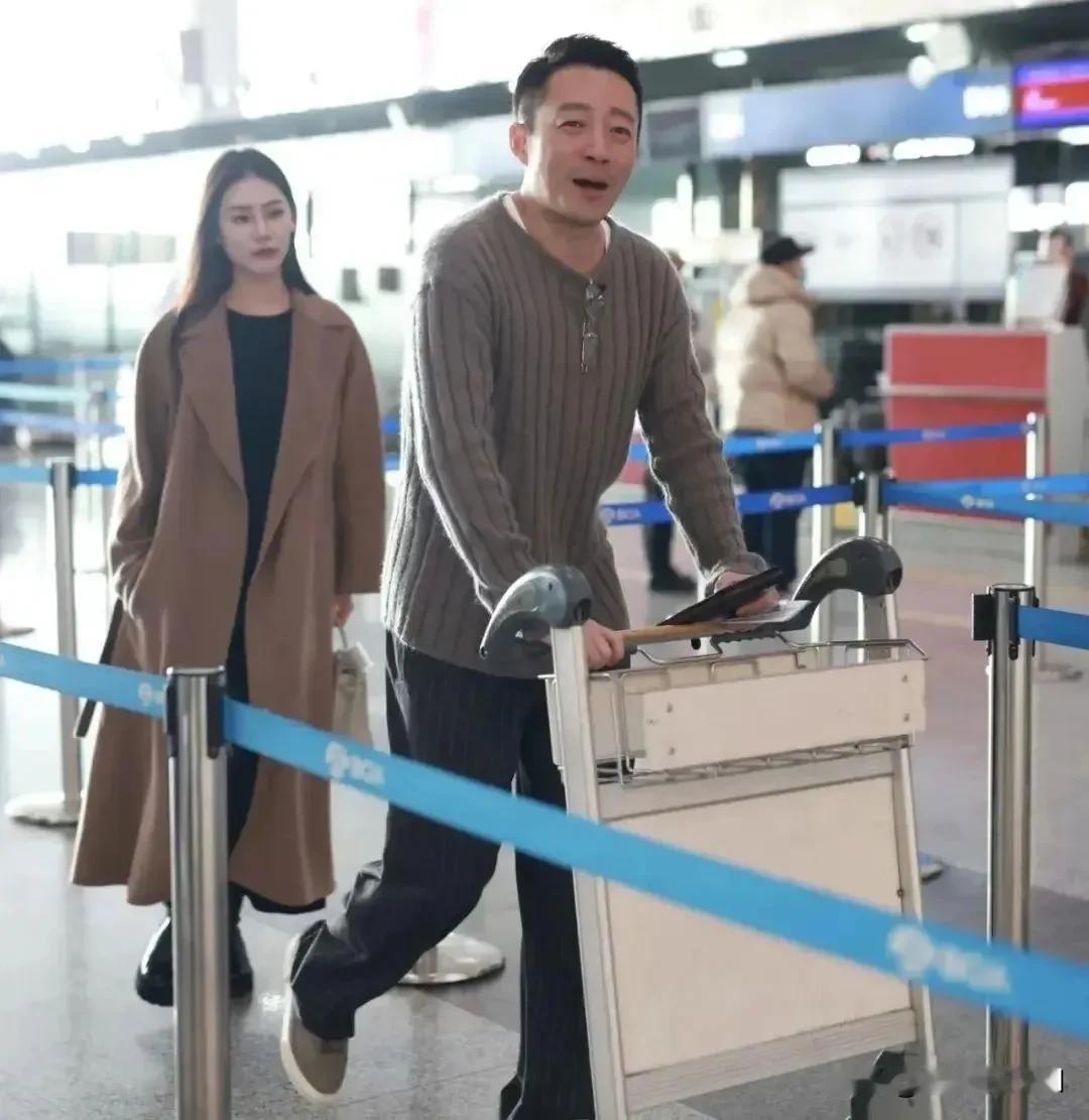 汪小菲新女友正面照曝光，网友辣评：像大S妈妈