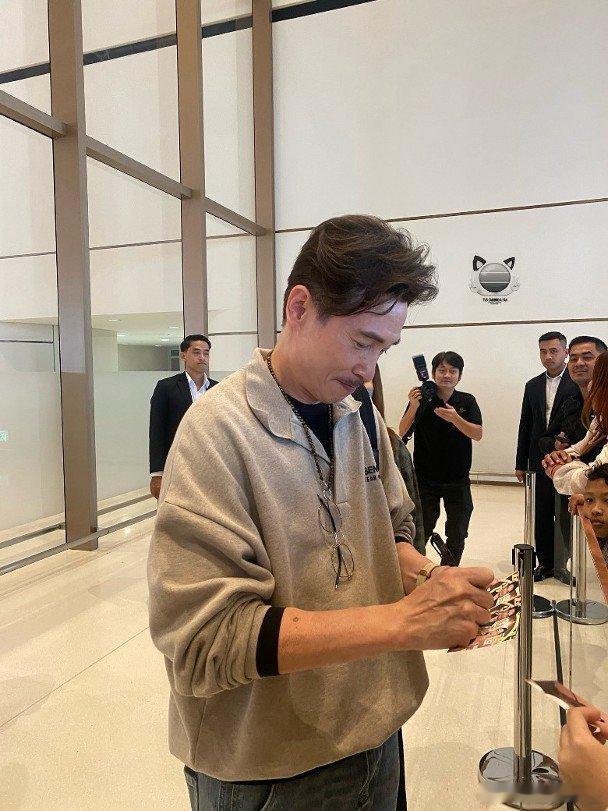 女神李佳芯（Ali）效力無綫時期，經常與視帝陳豪合作拍劇，由《潮流教主》、《跨世