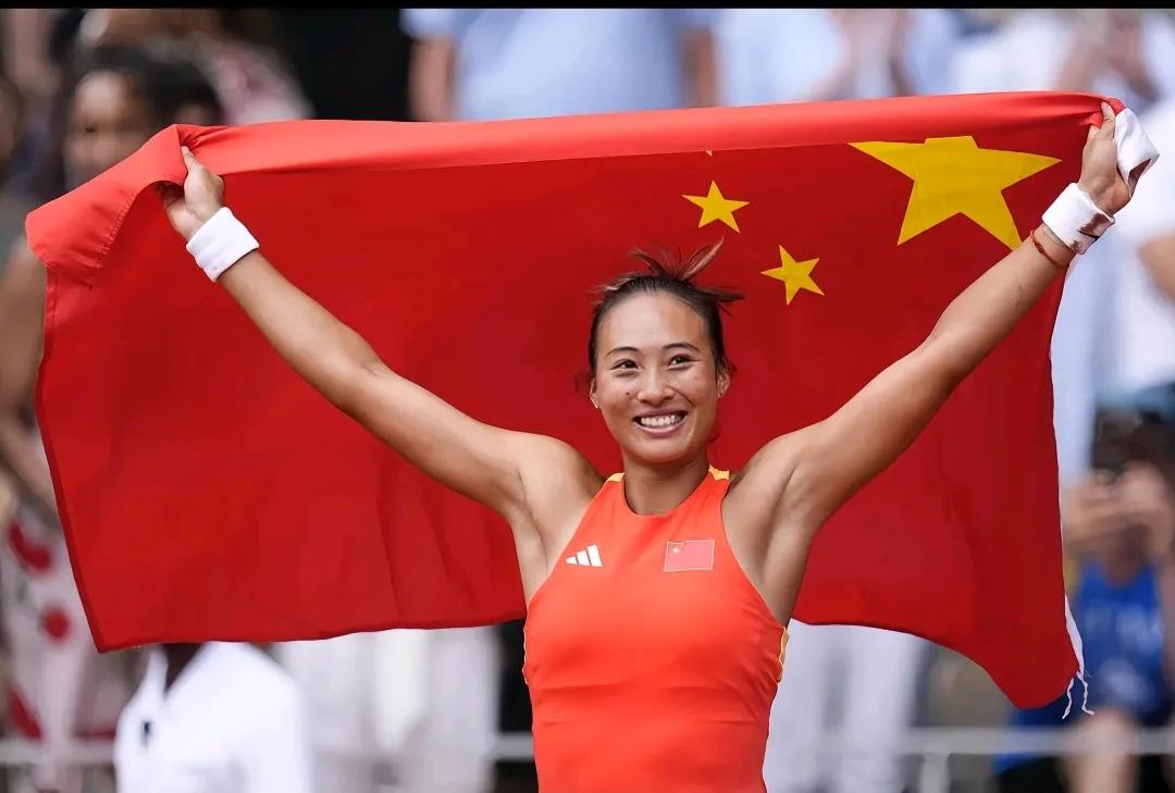 中国职业网球运动员郑钦文的专属标签越来越多，值得我们追捧和喜欢！

1.充满爱国