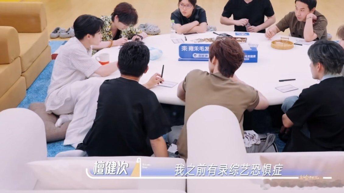 檀健次有出行恐惧症和录综艺恐惧症...真的看不出来啊...你这么棒...现在没有
