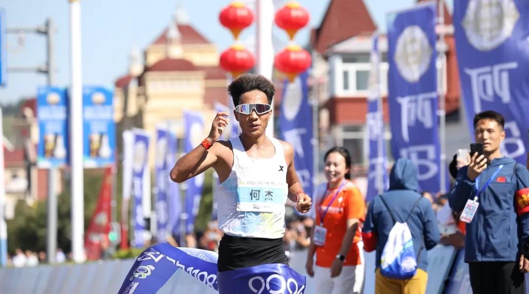 何杰拿下阿尔山马拉松冠军，却遗憾错过家乡宁夏自治区运动会开幕式！
上一届区运会，