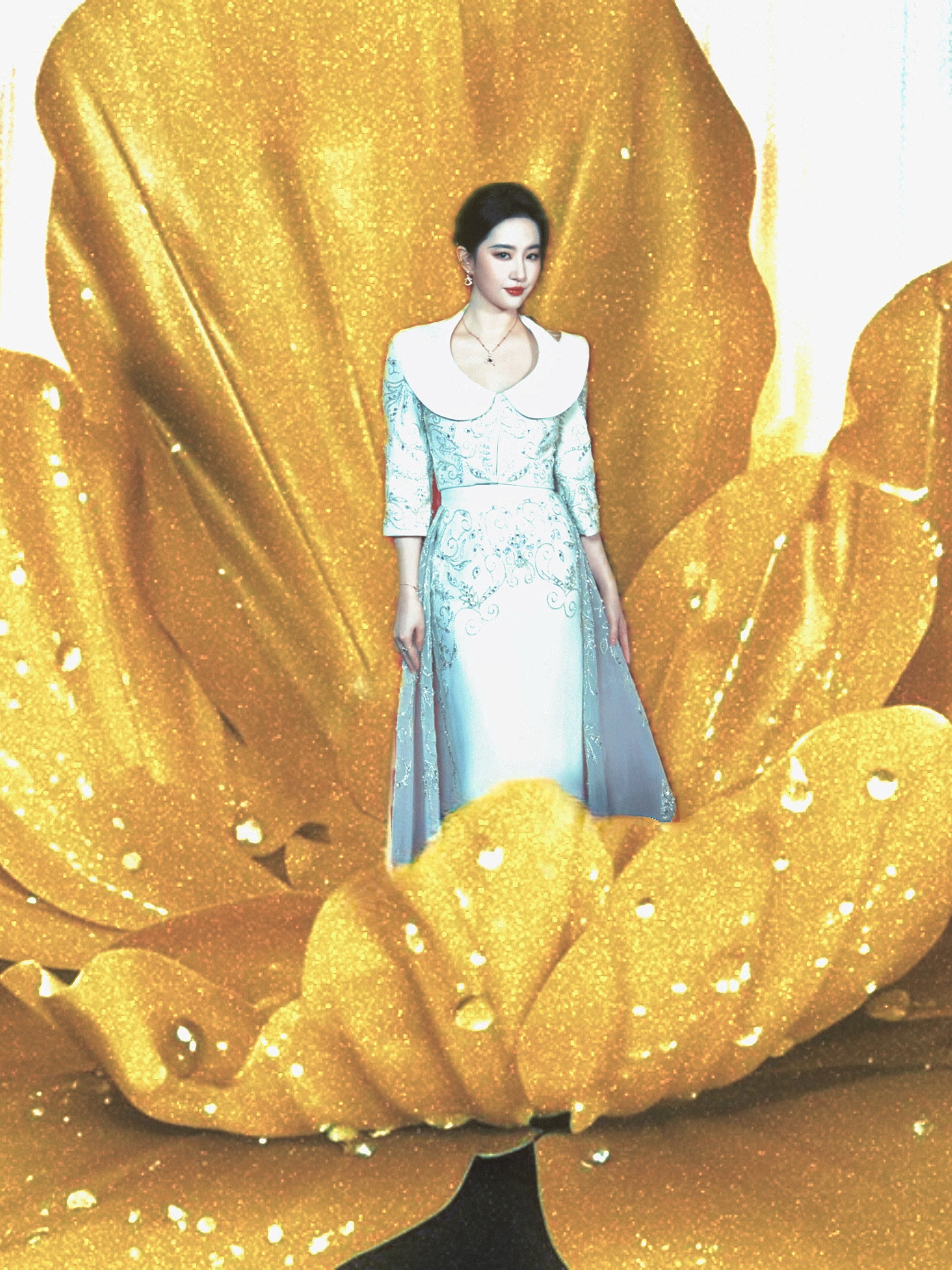 我发现这朵花挺像澳门金莲花的[笑cry] ​​​