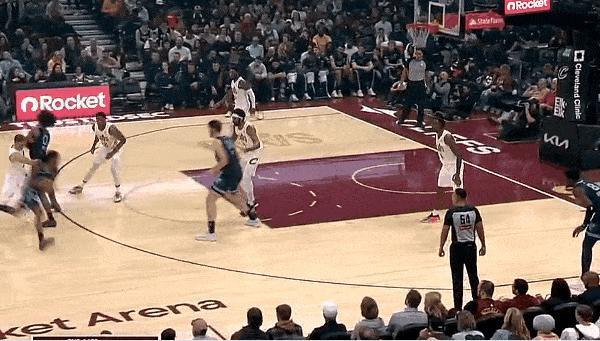 扎克-伊迪复出后对于灰熊的效果立竿见影，伊迪面对骑士出场24分43秒，投篮6中3