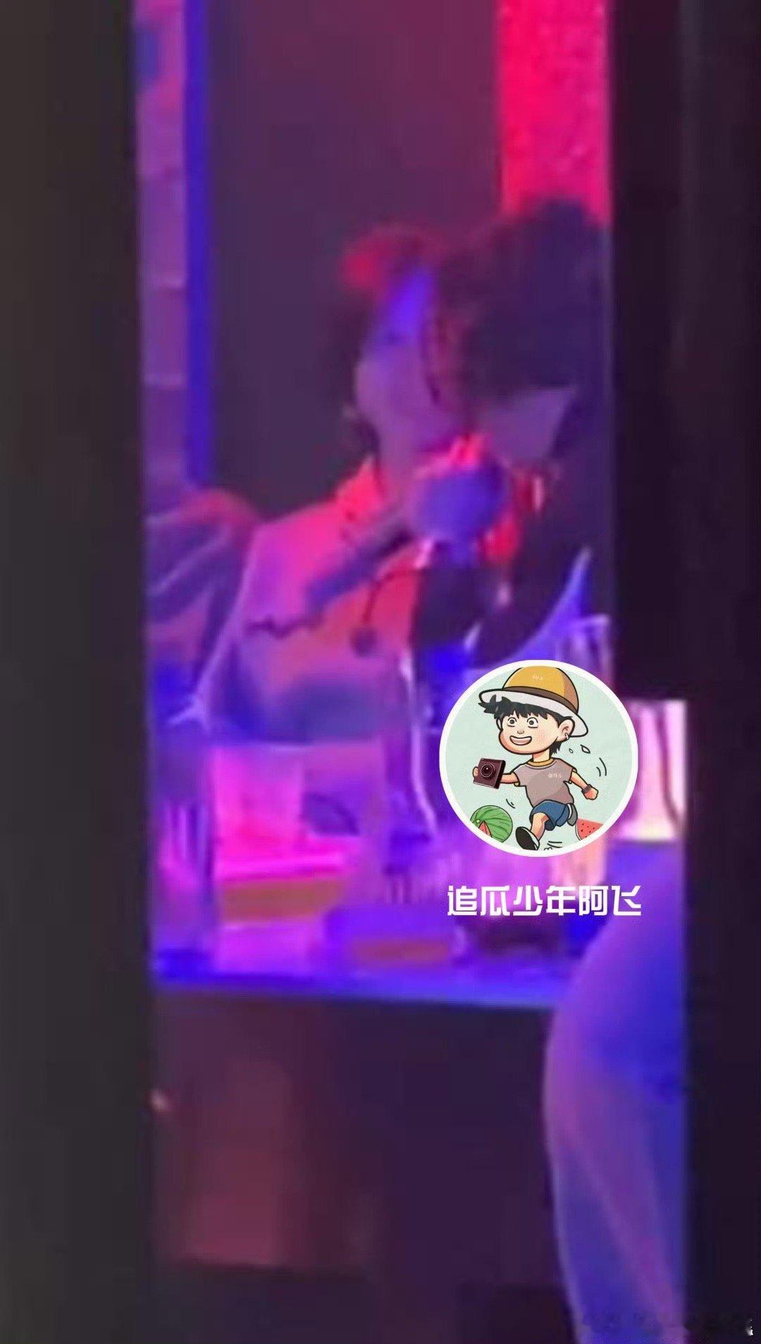 王鹤棣陈小纭KTV这样的互动，能判定他们是情侣吗[疑问][疑问][疑问] ​​​