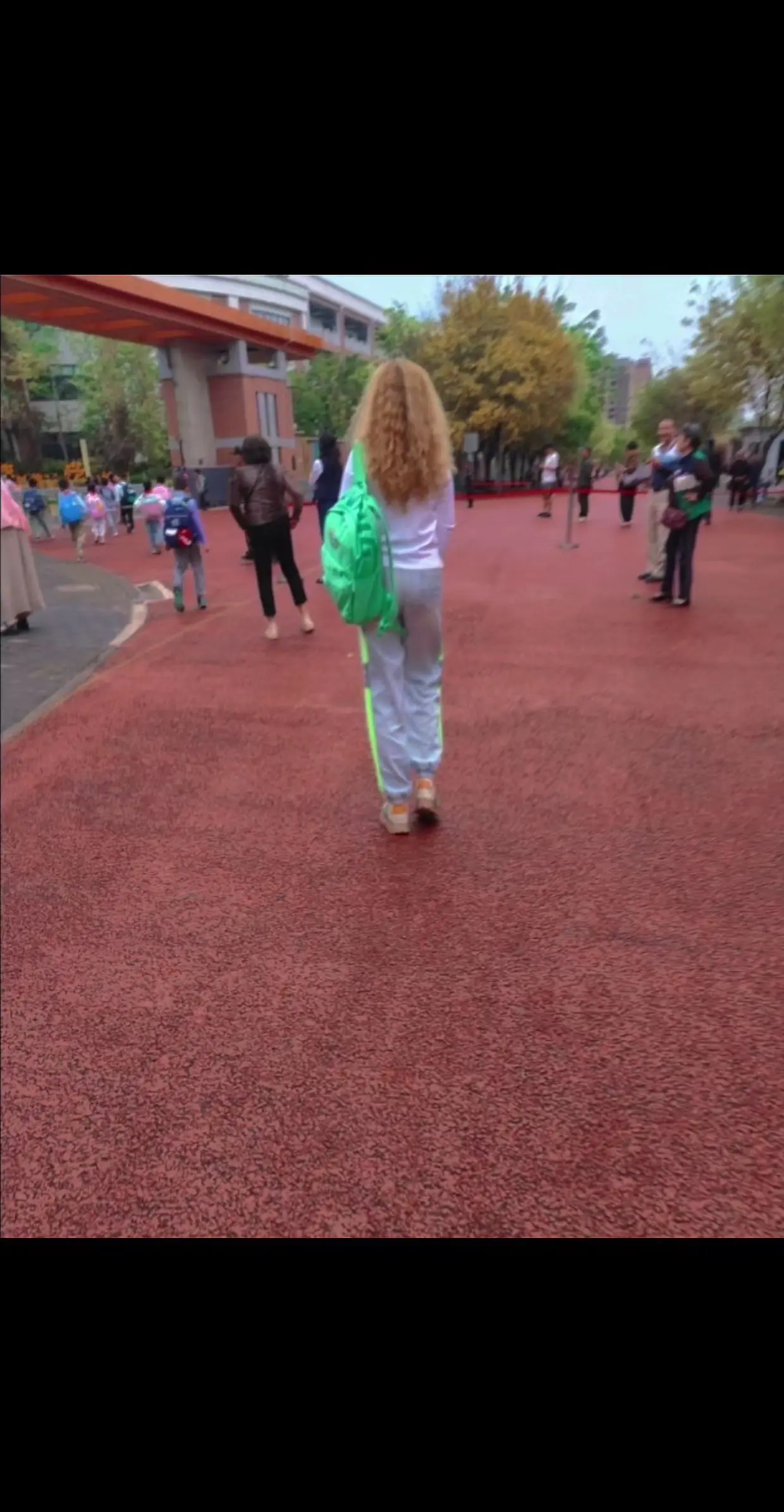 哈哈哈刚刷到一个家长他说随手一拍。这不是我吗？