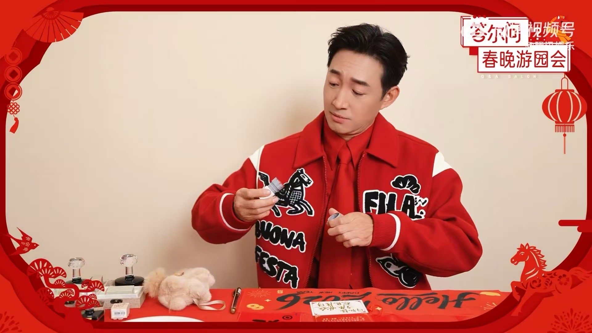 王阳说花神演员的气质都很超然王阳笑说春晚造型被胡子封印 救命！王阳说粘完胡子像被