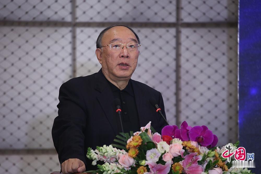 著名的学者型市长，也出事了。退休后，频频演讲，据说出场费不低。 ​​​
