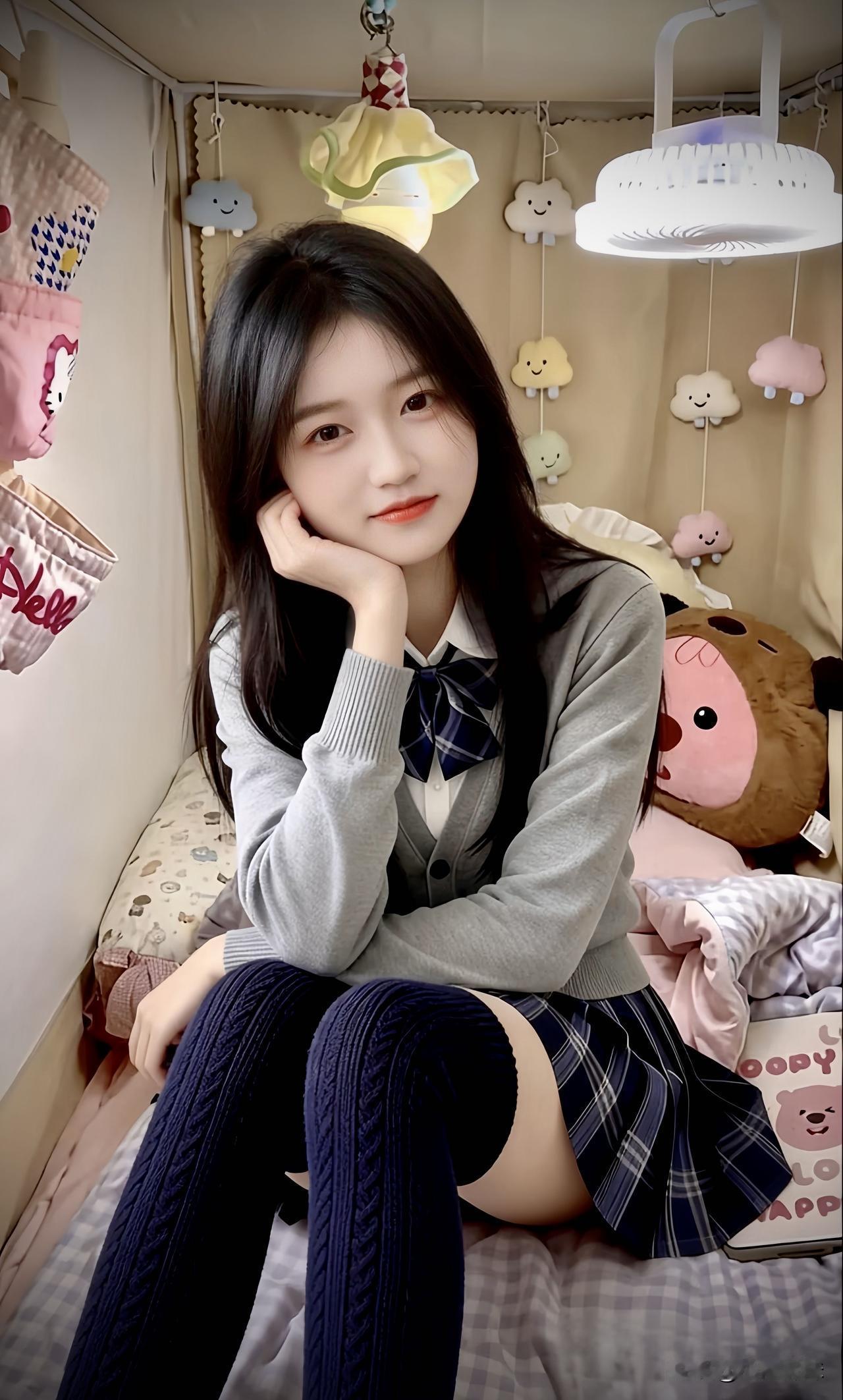 救命！竟在宿舍拍出这般感觉，闺蜜都想偷我图啦！我在卧室自拍 宿舍里的一幕 室友有