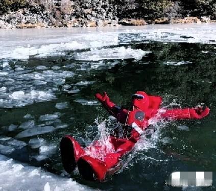 今年冬天太不一样了！
 
今年冬天跟往年比简直像换了个模式？一会儿暖到穿卫衣，一