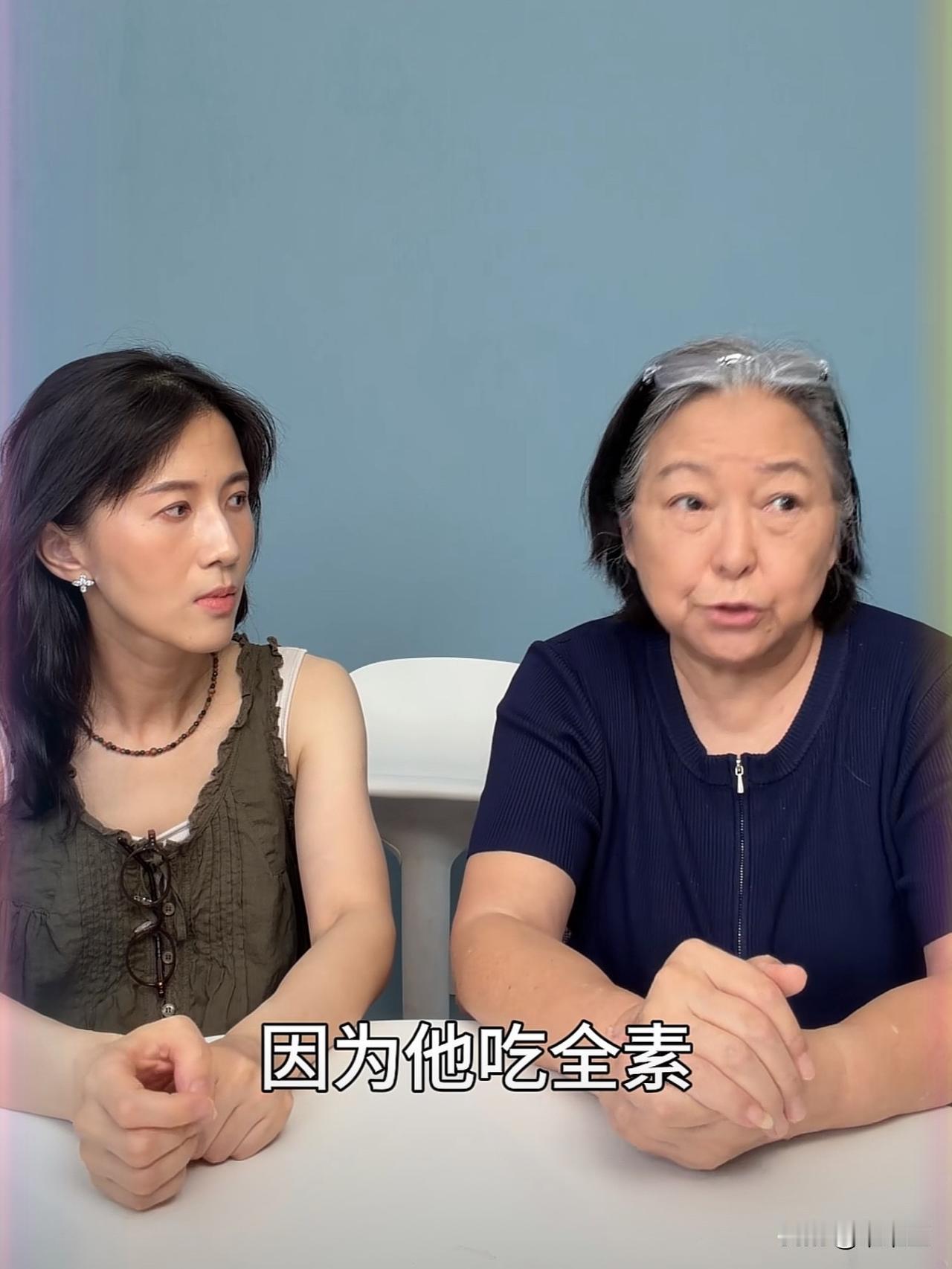 无肉不欢的方芳说：“陈志朋吃素的，所以拍戏我们两个吃不到一块。我只要那天没吃肉，