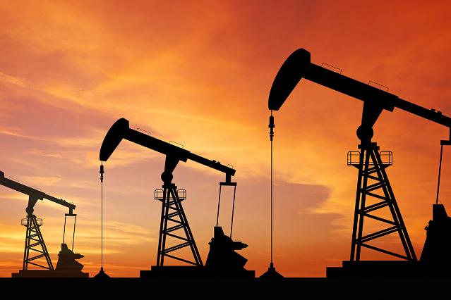 拼了，一定要比美国快
2023年，油价不振，主要产油国决定减产。美国加拿大趁机增