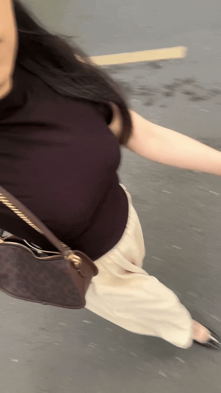 为什么很多女的发这种视频，是秀穿搭还是秀身材呢？