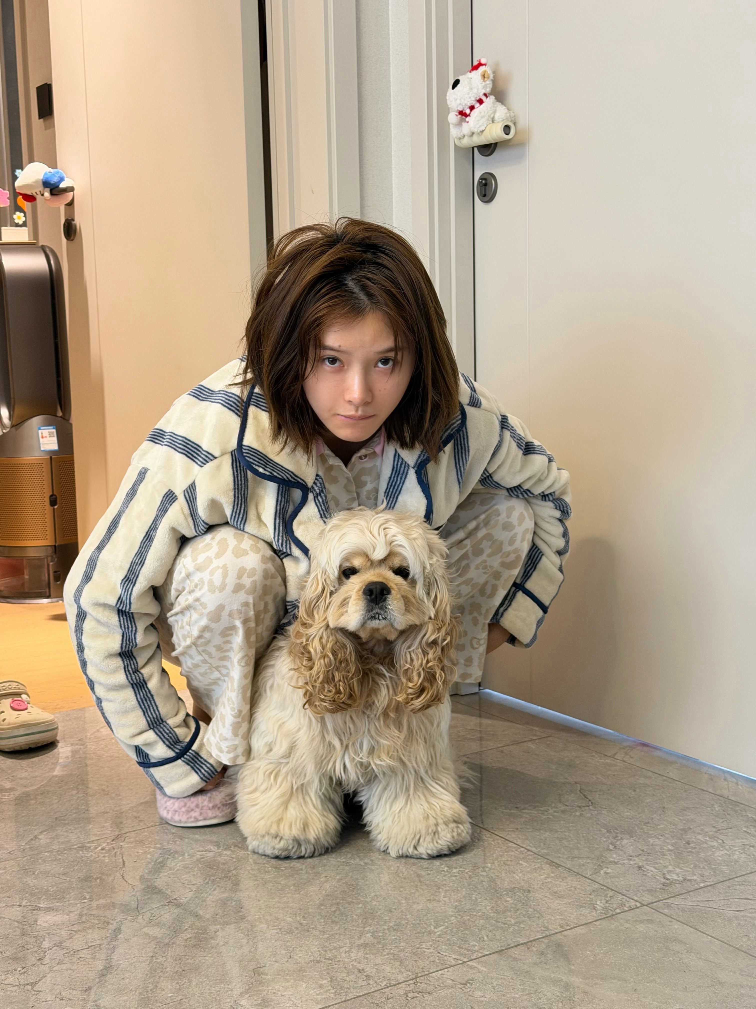 我家“小朋友”喜欢吐舌头😋（ps：不好意思忽略一下刚午休起来的我👀）妮姐的奔